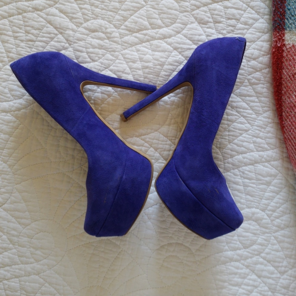 Heels - Picture 2 of 2